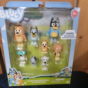 Bluey Heeler Family Mates Pack 8 Figures Chilli Bingo Socks Indy Honey Chloe NIB